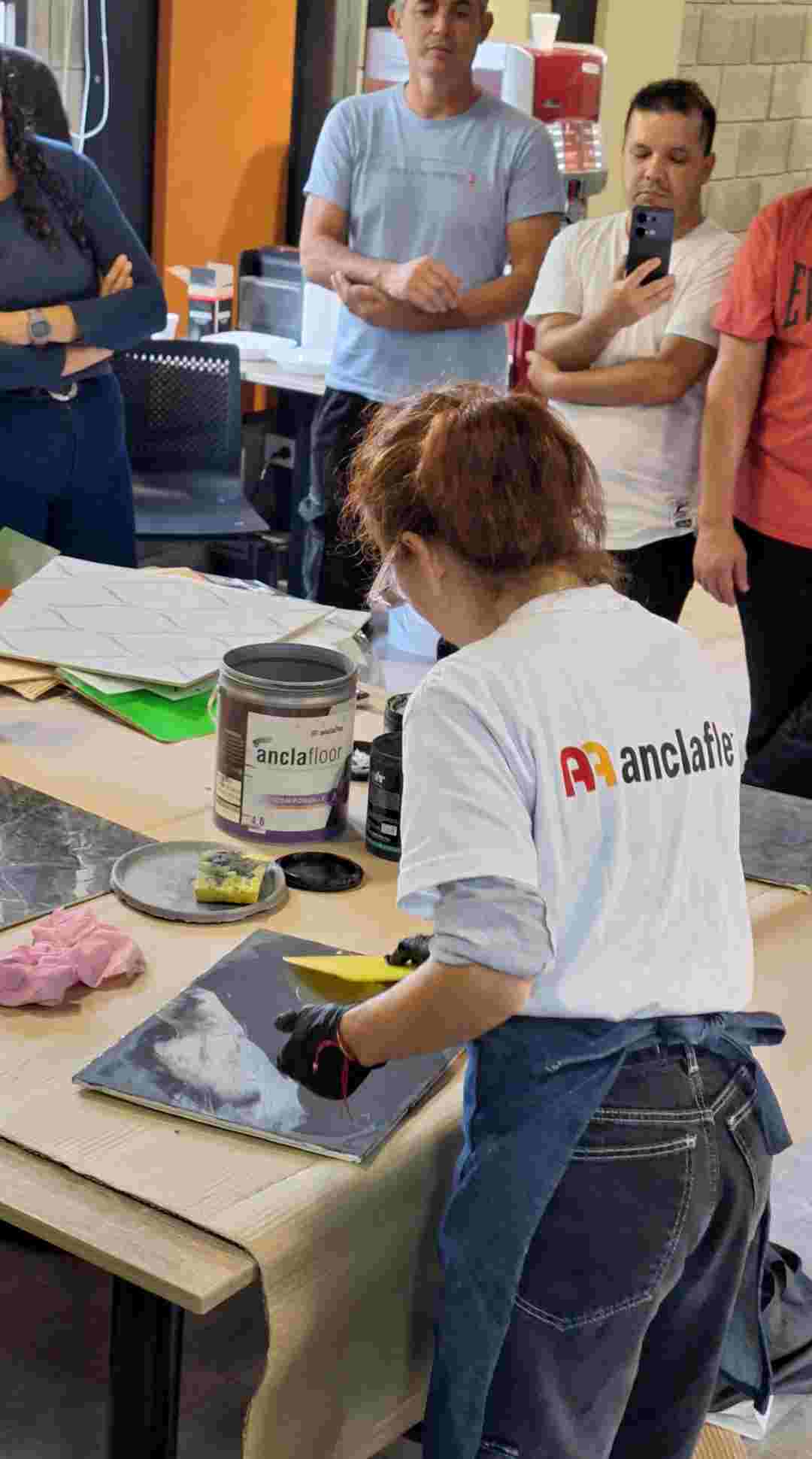 Cada capacitación incluye un técnico especializado que asesora a los alumnos