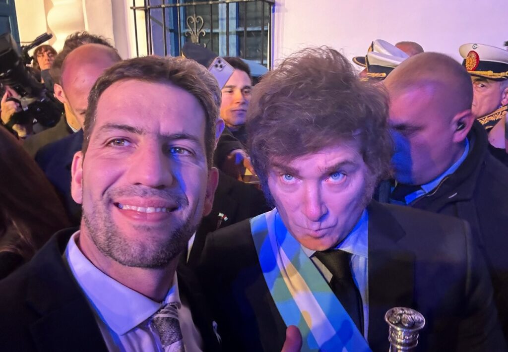 Tras las denuncias por los contratos con los Menem y entre rumores de cambios de interventor, el libertario Quintar presiona para quedarse con el control de OSPRERA