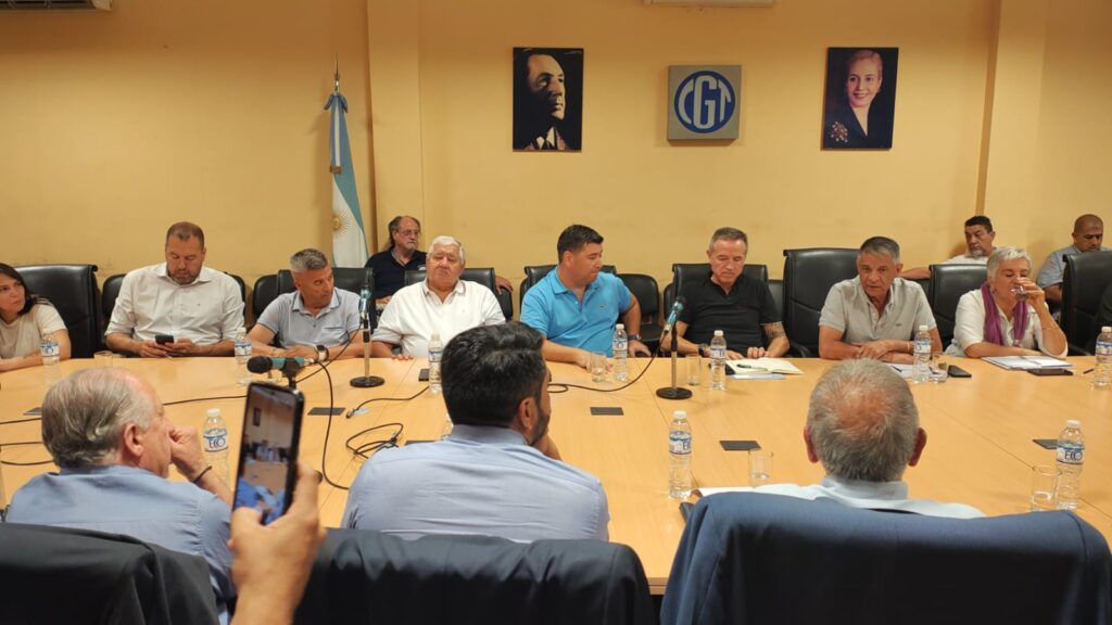 La CGT acelera la conformación de su propio espacio de diálogo social y suma a las Pymes a la mesa