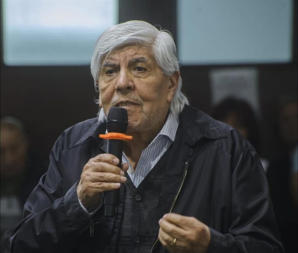 Lejos de los aumentos estridentes del pasado, Hugo Moyano firmó la revisión paritaria de Camioneros y adicionó una suma fija de 35 mil pesos