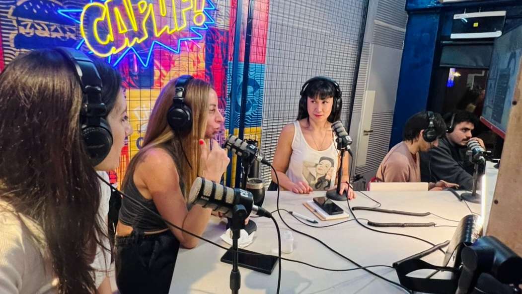 La programación cubre distintos formatos, con una grilla semanal de lunes a viernes 