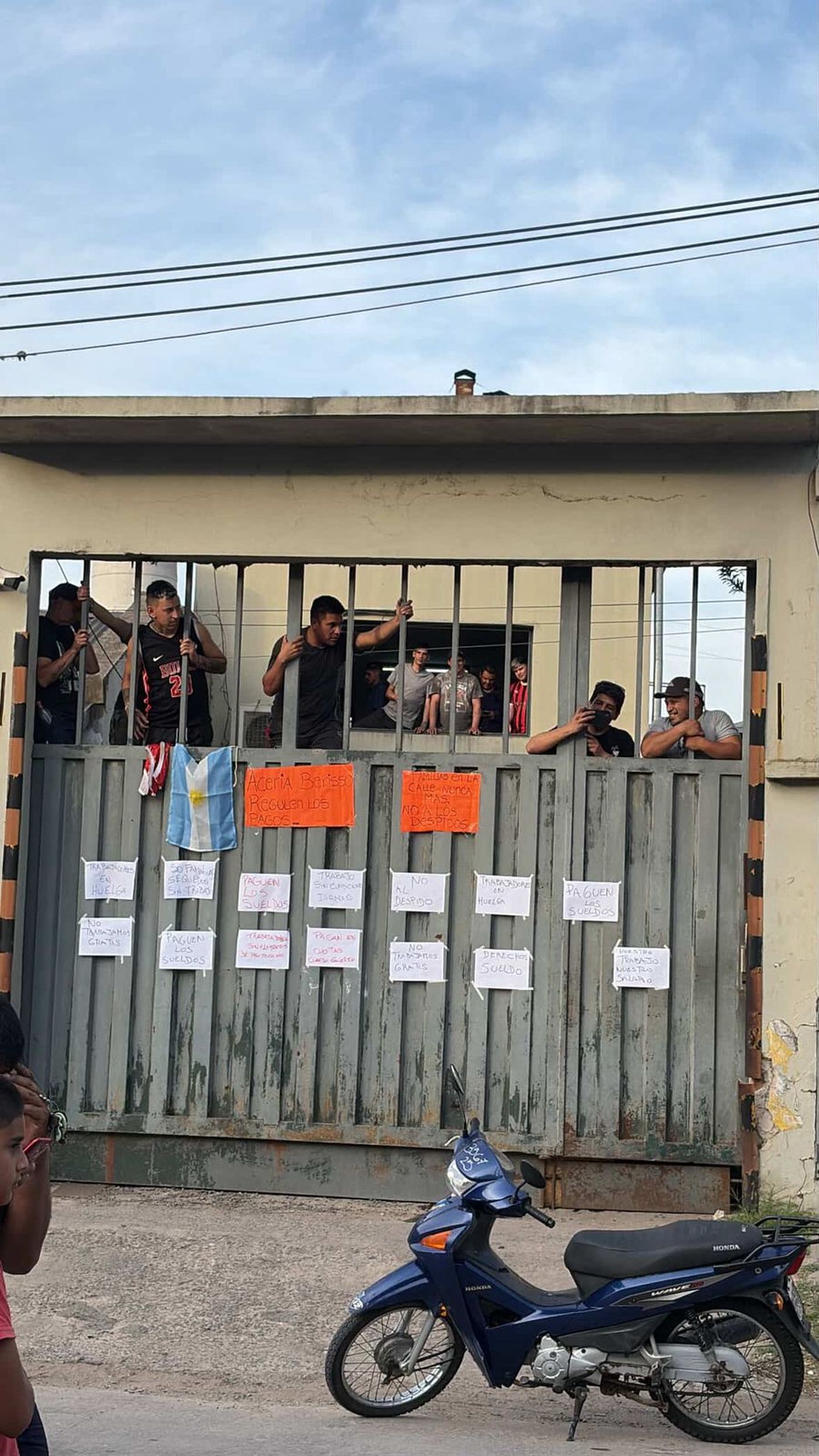 Tras el abandono de los empresarios, los trabajadores de Acerías Berisso buscan que se expropie la empresa para crear una cooperativa