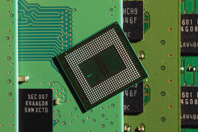 Un módulo LPDDR5X de 24 GB y 8.5 gigabits por segundo de alto rendimiento para dispositivos móviles de Samsung.