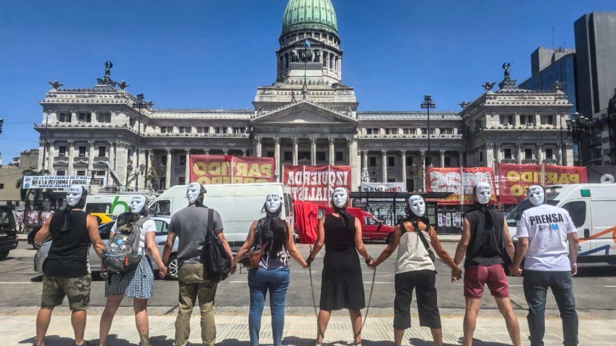 Con el voto de la Periodista Carolina Losada el Gobierno aprobó la derogación del Estatuto del Periodista