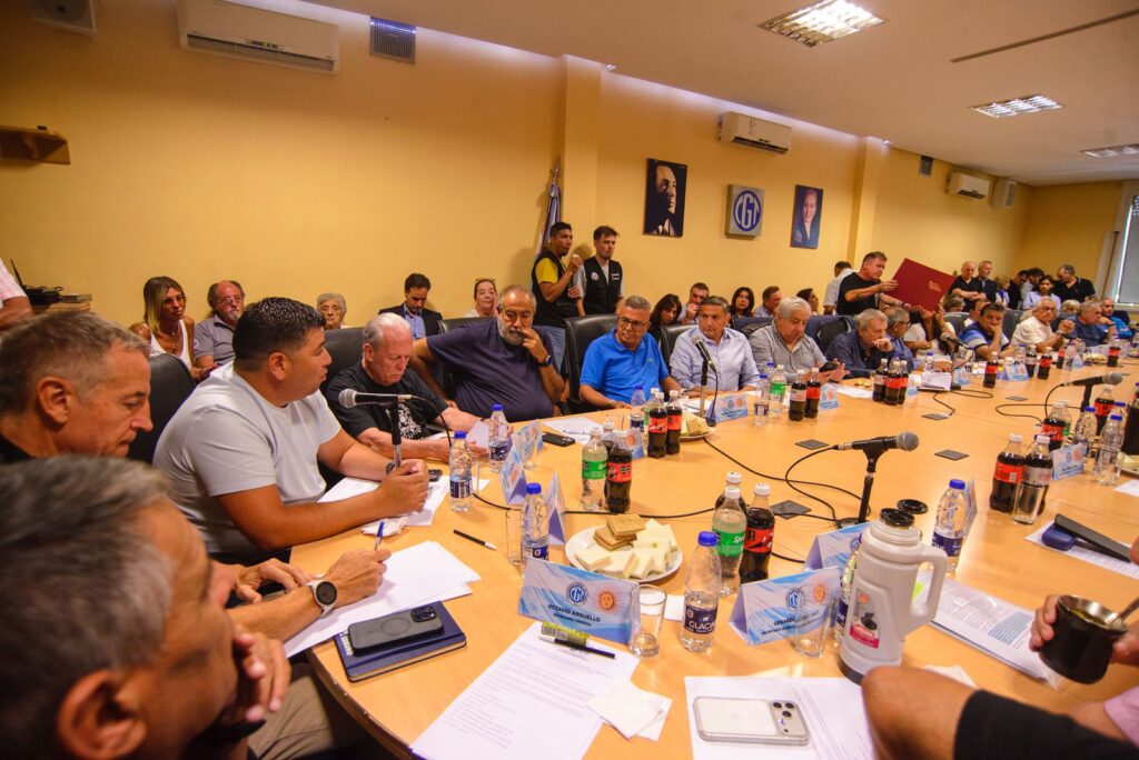 Documento, movilización afuera y rosca adentro: el fixture de la CGT frente al tratamiento de la Reforma Laboral en el Senado 