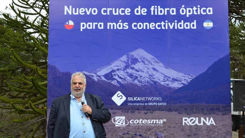 Horacio Martínez en la apertura de un enlace de fibra óptica en Neuquén.