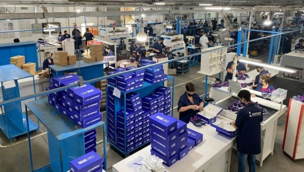 La industria del calzado se hunde: "Cerraron más de 100 fábricas y se perdieron alrededor de 10.000 puestos de trabajo"
