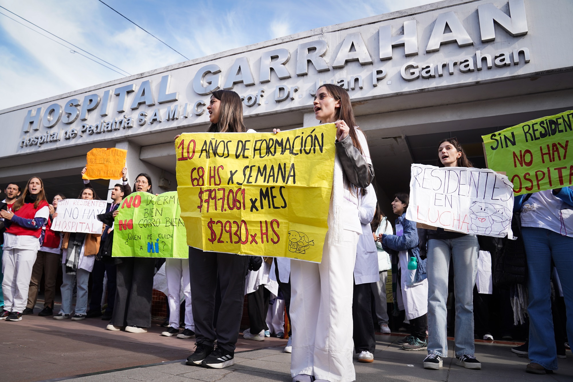 Lugones justificó el cesanteo de personal del Garrahan: "Pusieron en riesgo el funcionamiento del hospital"