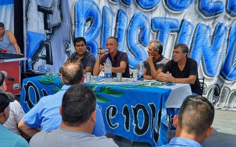 ¿Quién es Miguel Bustinduy, el dirigente que fracturó la UTA y que, empujado por DOTA, expuso la debilidad de Roberto Fernández?