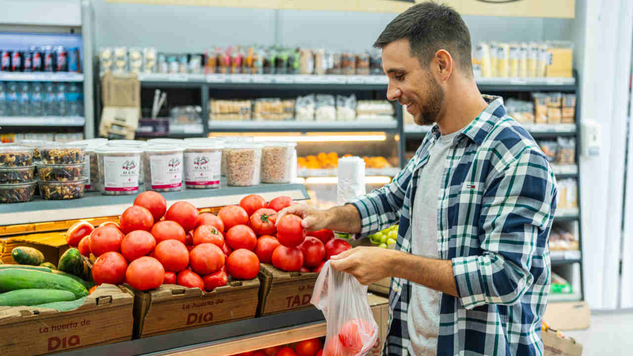 El Grupo DIA opera aproximadamente 3.300 tiendas repartidas entre Argentina y España