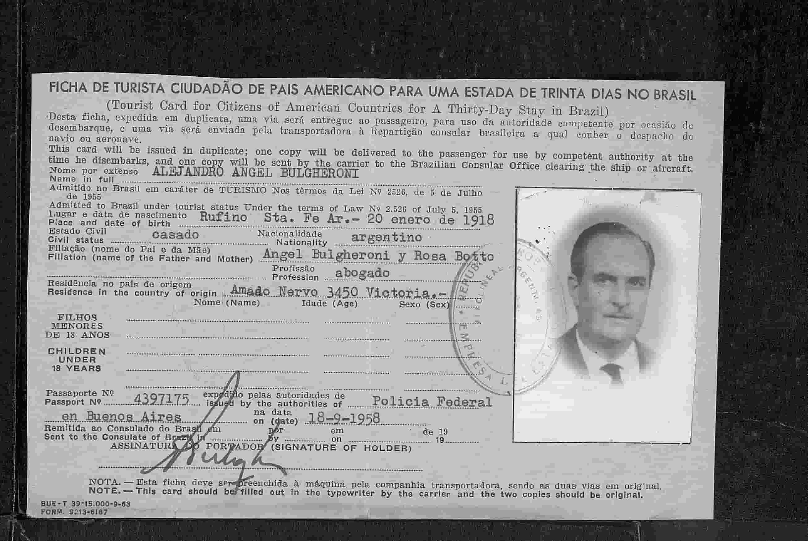 Carnet de inmigración de Alejandro Ángel Bulgheroni