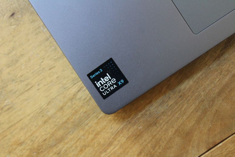 Laptop con el nuevo chip Panther Lake de Intel.