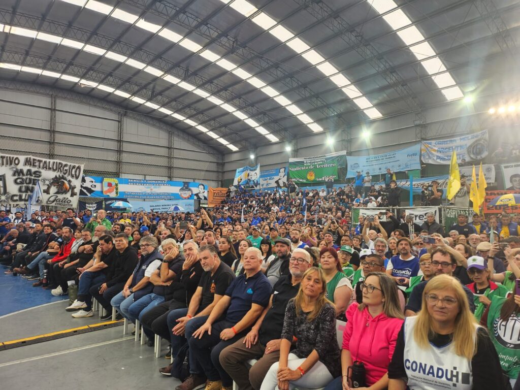 "Salario digno y distribución de la riqueza", el eje del Programa que votaron más de 1.600 delegados gremiales del FreSU