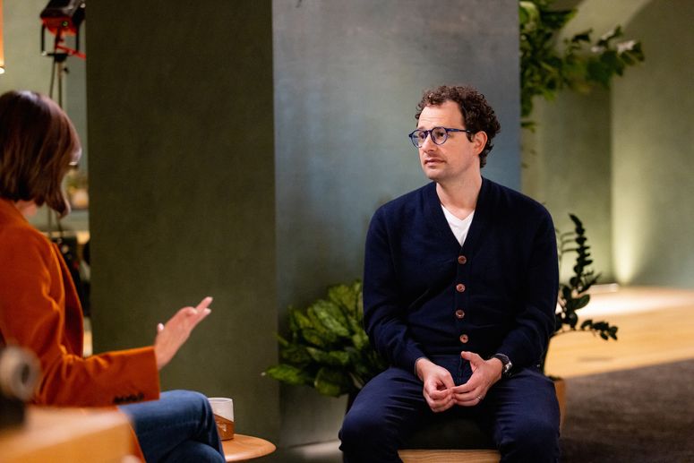 Dario Amodei, cofundador y director ejecutivo de Anthropic, durante una entrevista en el programa "The Circuit with Emily Chang"