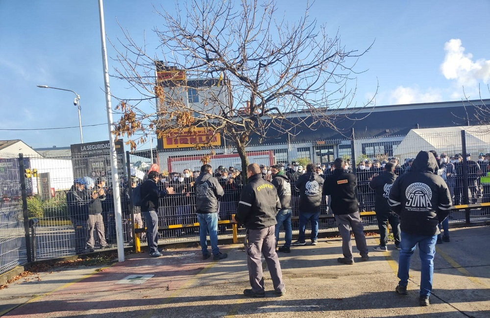Por la caída de las ventas, Pirelli paraliza por completo la producción en su planta de Merlo y lanza un recorte total de las horas extra