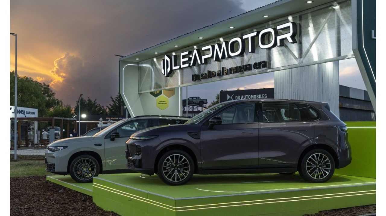 El B10 y C10 son los nuevos modelos que vende Leapmotor en el país.