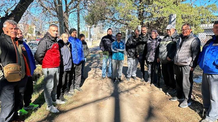 La conservera Alisan lleva tres meses sin producir y sus 38 trabajadores denuncian salarios adeudados y un conflicto entre los dueños que los tiene de "rehenes"